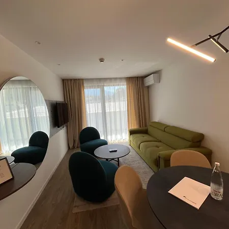 Amfora-modern With Pool Апартаменти