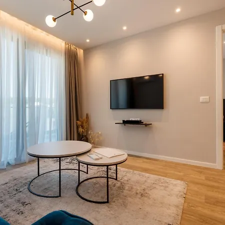 Amfora-modern With Pool Апартаменти Макарська
