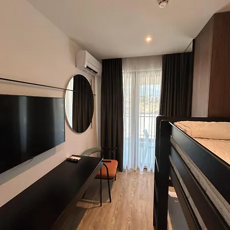 Amfora-modern With Pool Макарська